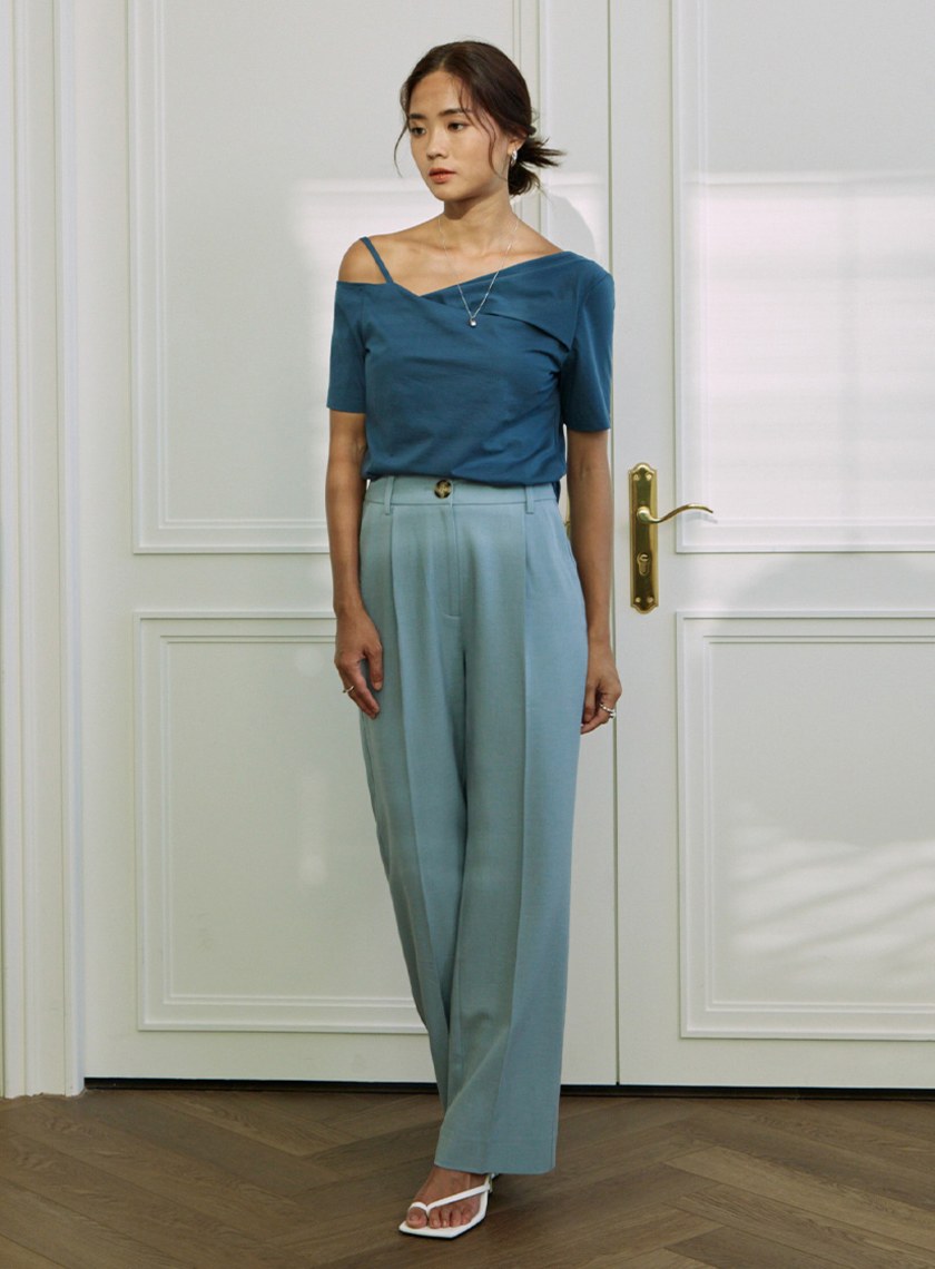 柔滑打褶直筒西裝褲